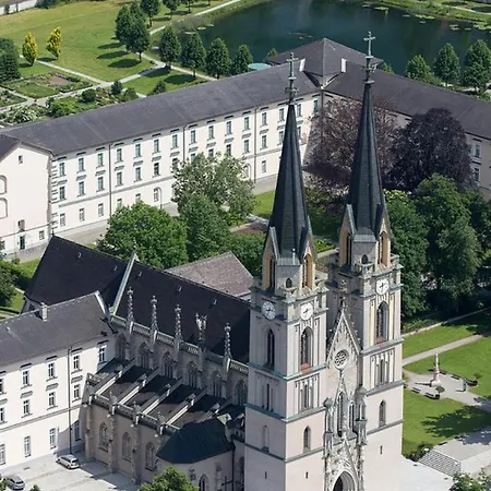 Traube Hotel 3*