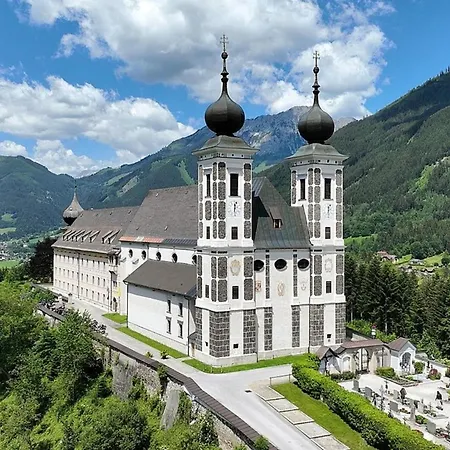 Hotel Traube 3*