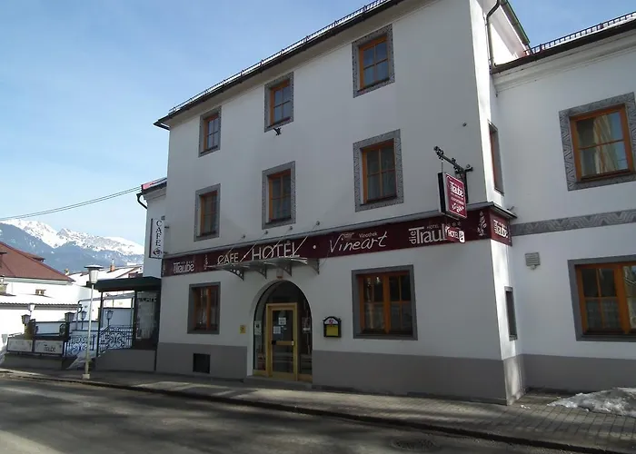 Traube فندق أدمونت